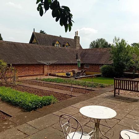 Villa Dovehouse Farm Birmingam Exterior foto